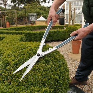 best manual hedge shears 2017